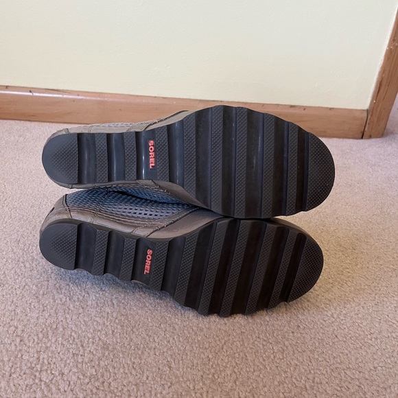 Sorel Women's Lace Up Gray and Pink Boots - Picture 5 of 7